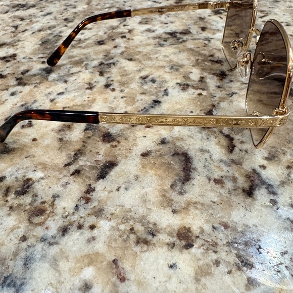 LV Aura Square Sunglasses - Picture 2 of 8